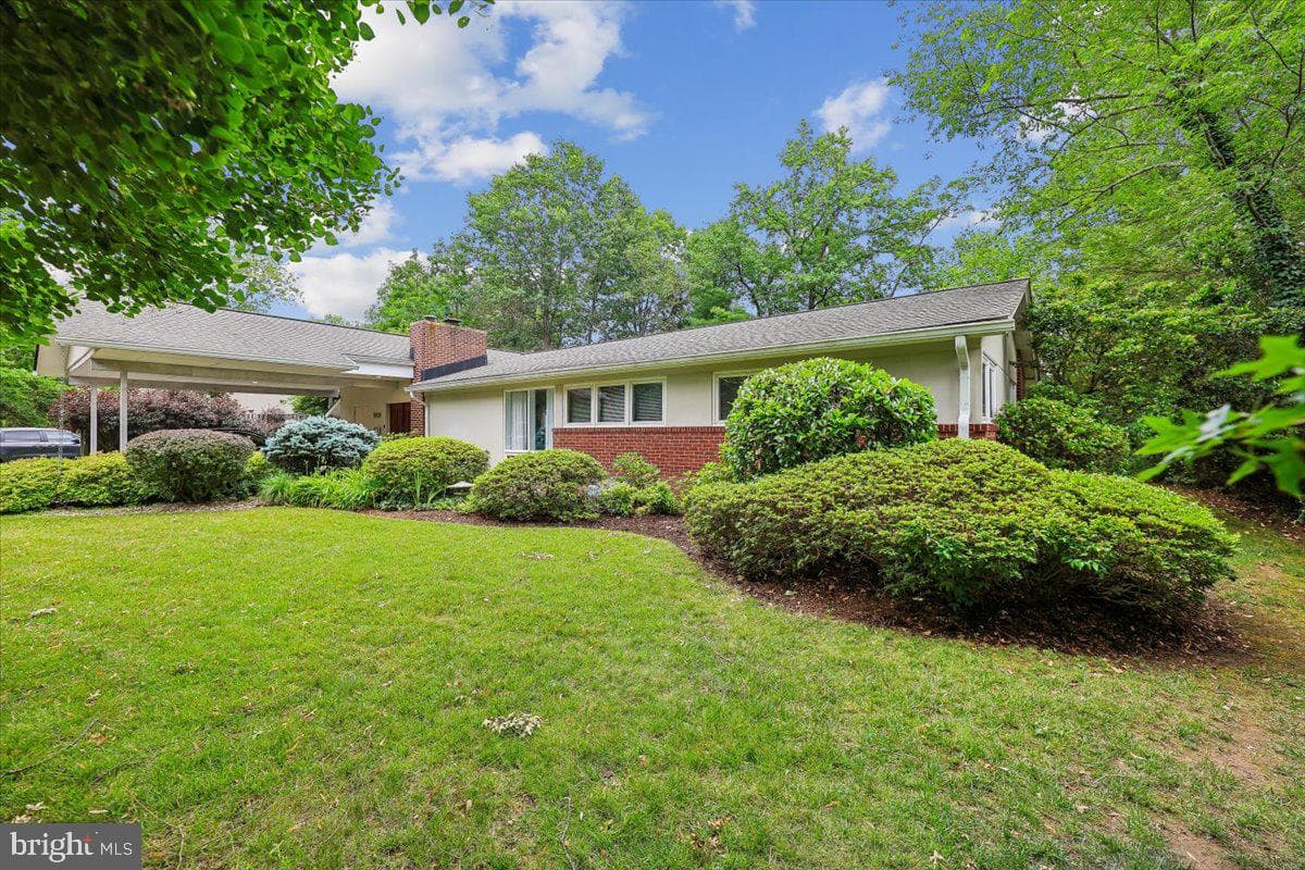 3609 Pinetree Terrace photo 2