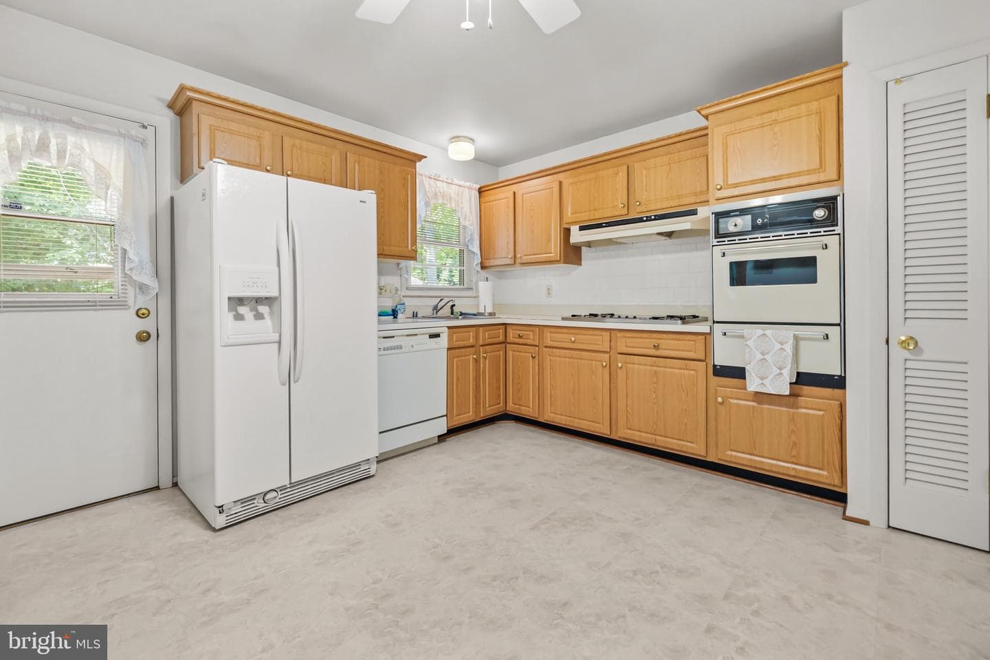 6914 Hadlow Drive photo 11