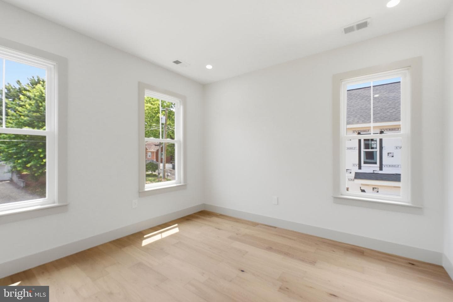 3220 Clayborne Avenue photo 34