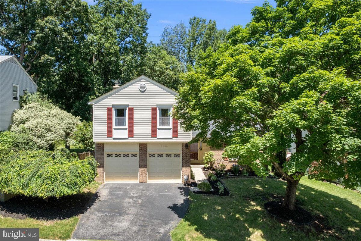 7588 Woodstown Drive, Springfield
