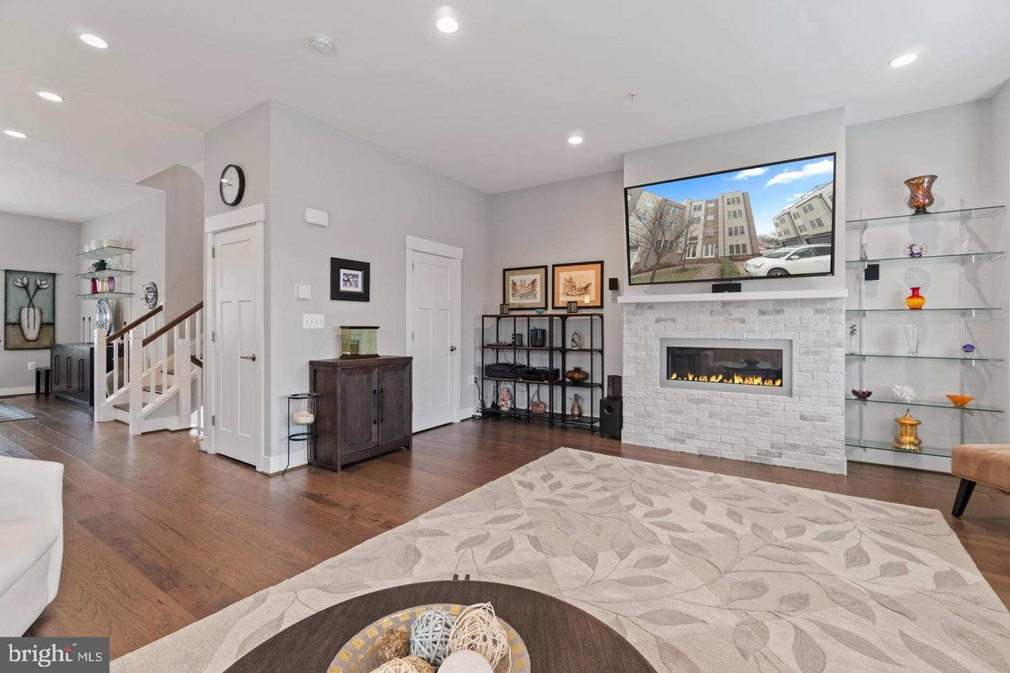 113 Dyer Ct. photo 16