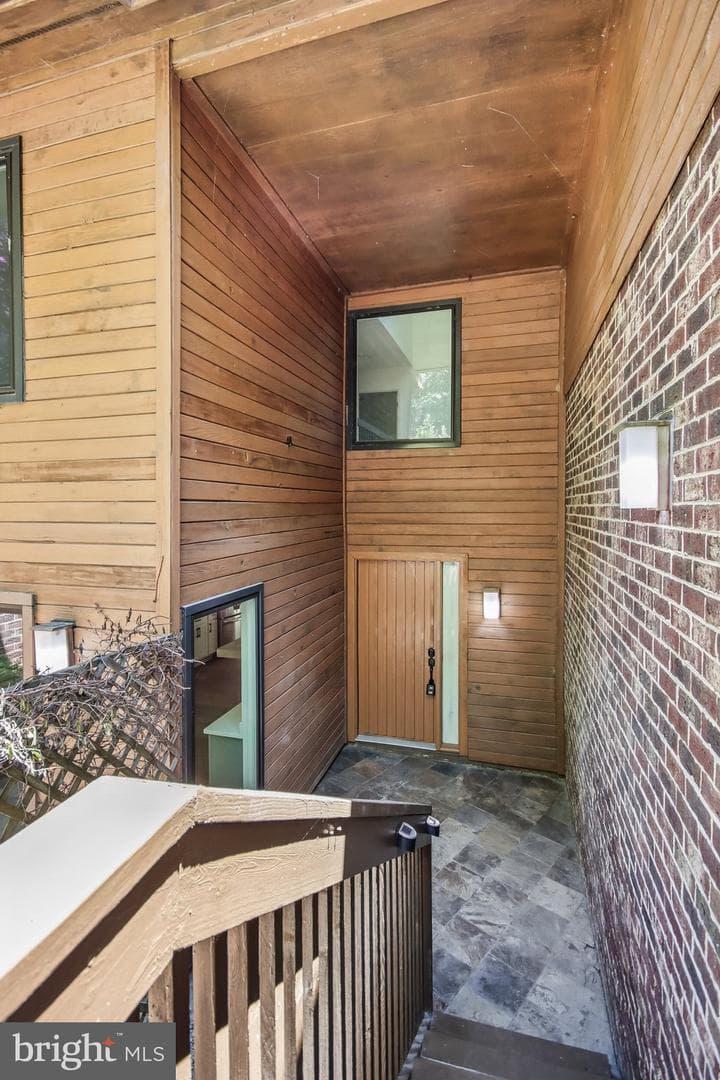 2121 Cabots Point Lane, Reston