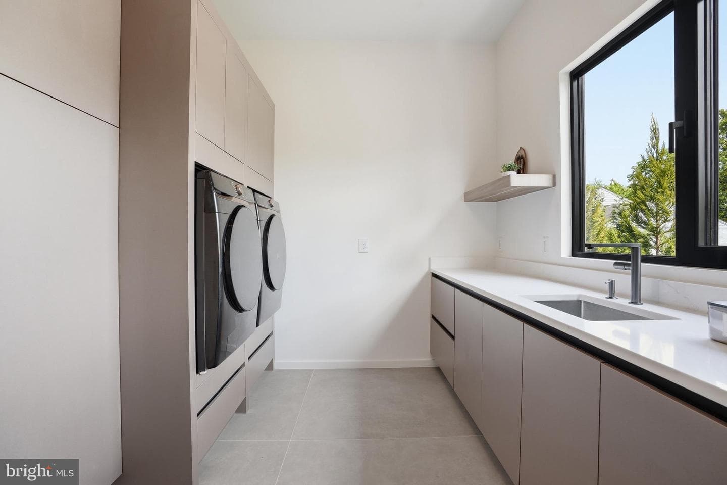 1803 Dumbarton Street photo 57