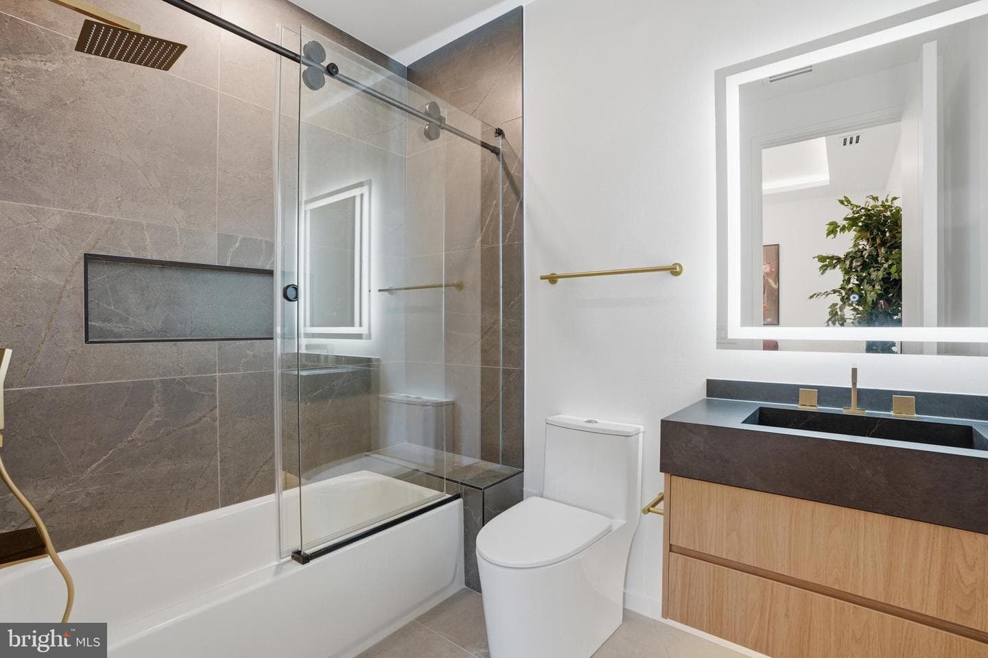 1803 Dumbarton Street photo 84
