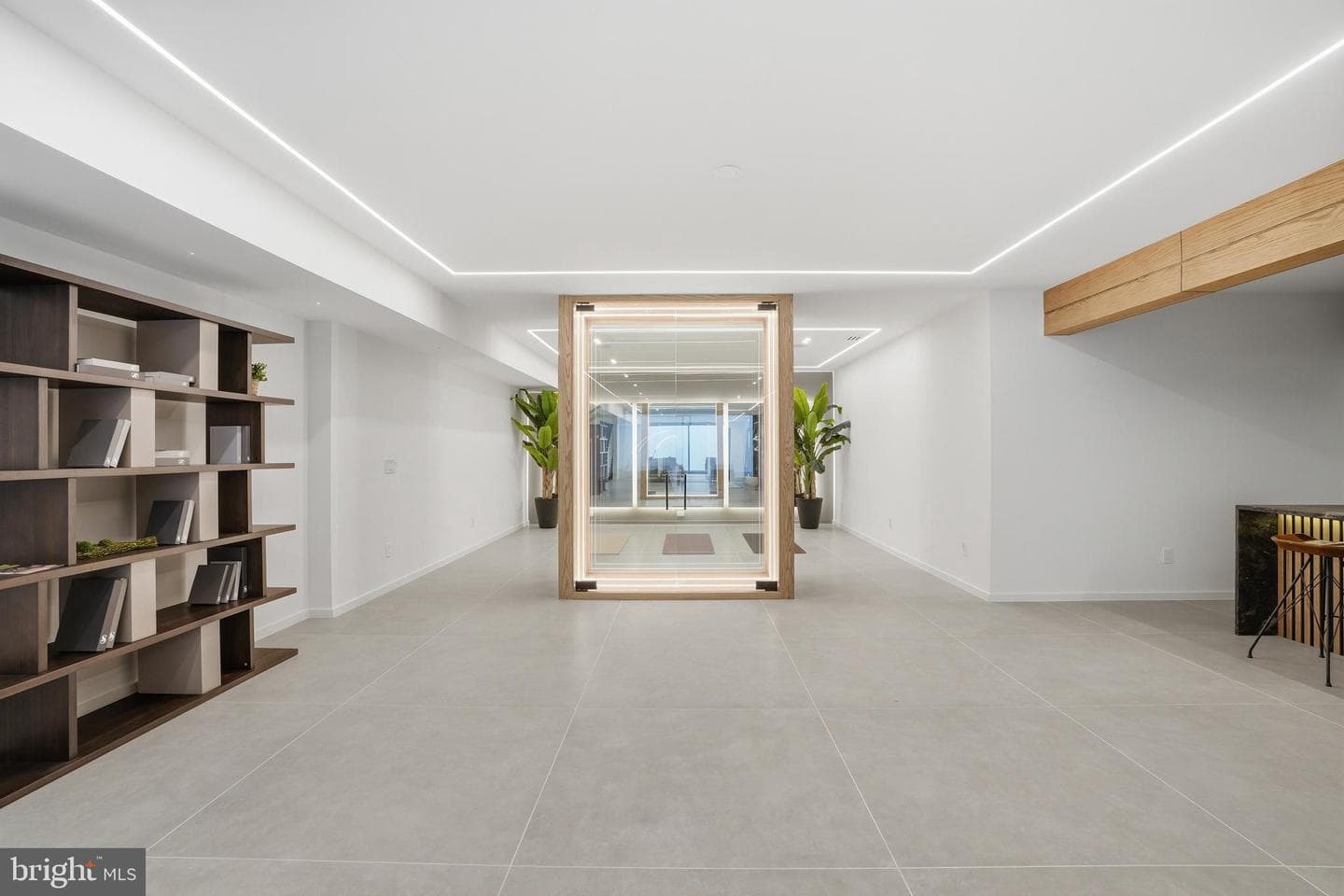 1803 Dumbarton Street photo 95