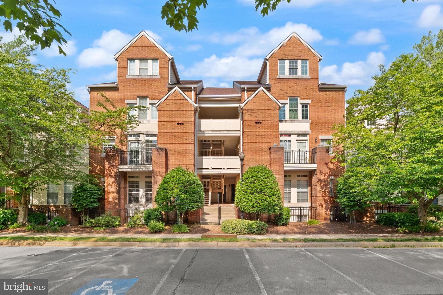 1324 Garden Wall Circle #b, Reston