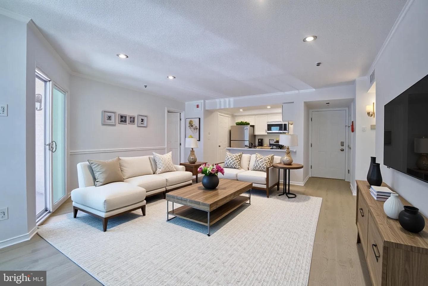 1524 Lincoln Way #211 photo 2