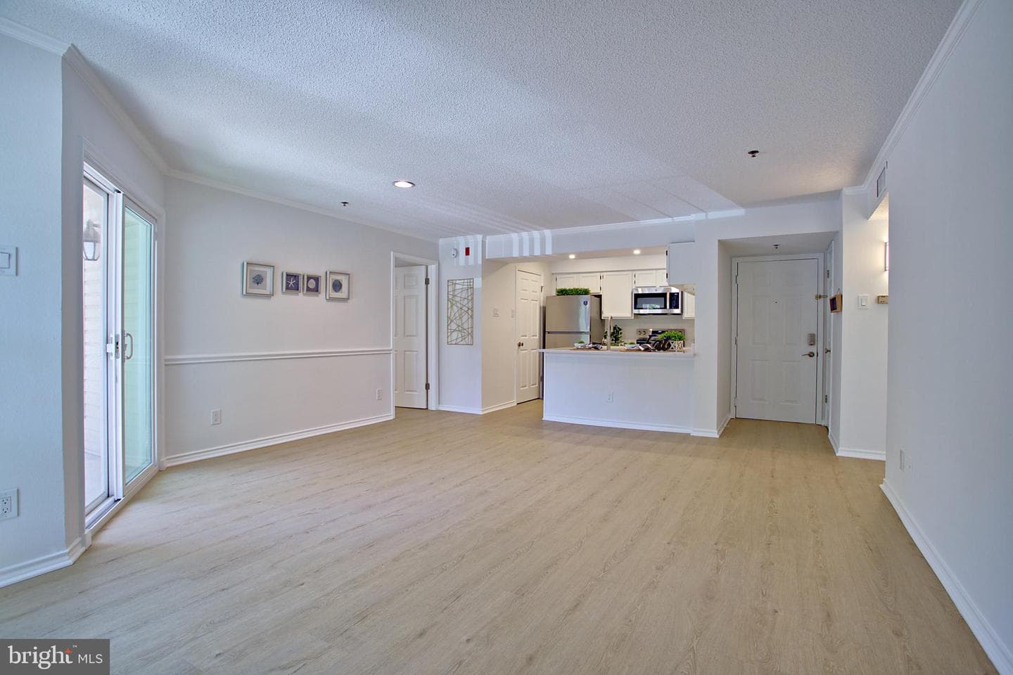 1524 Lincoln Way #211 photo 3