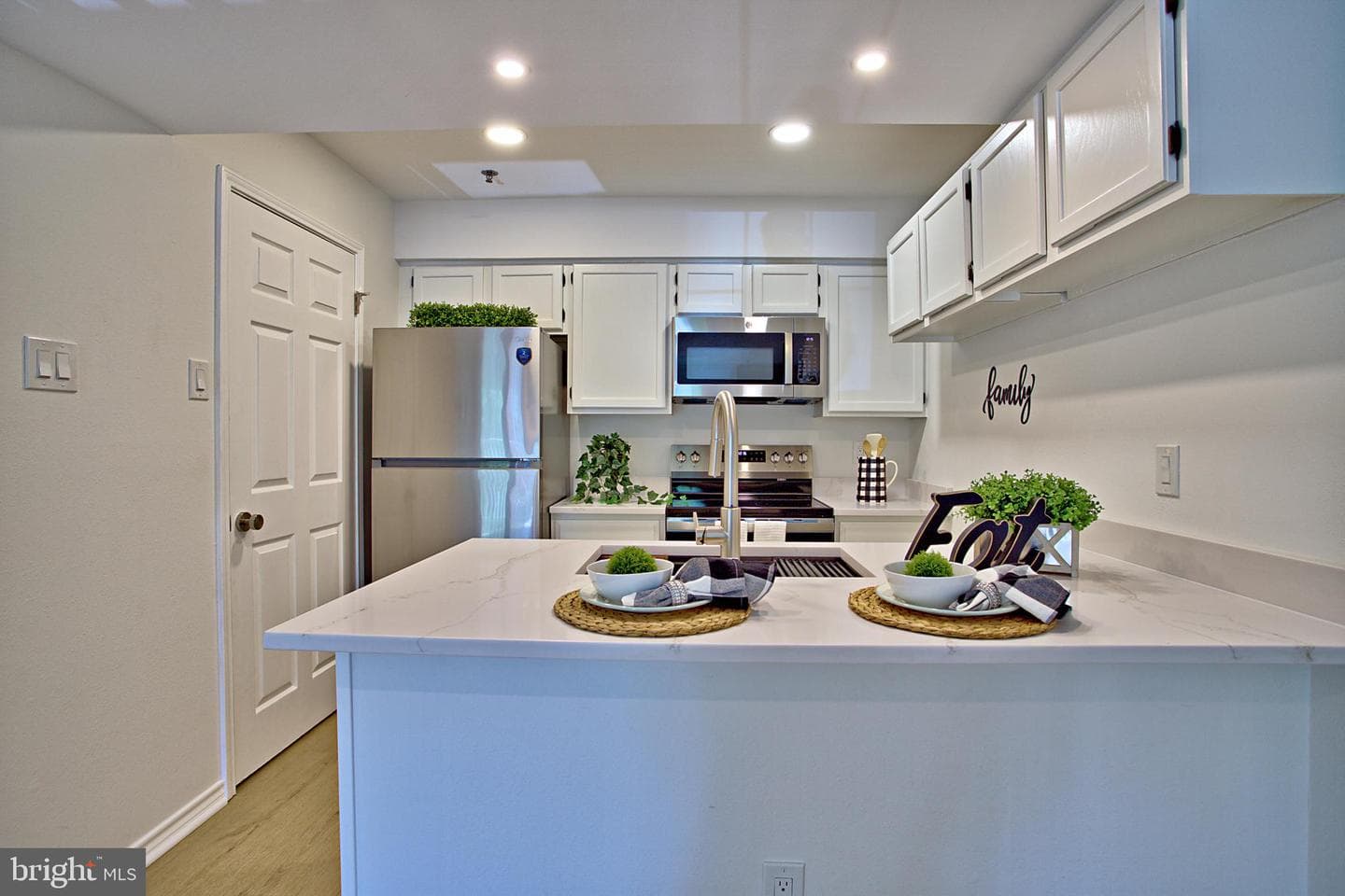 1524 Lincoln Way #211 photo 5