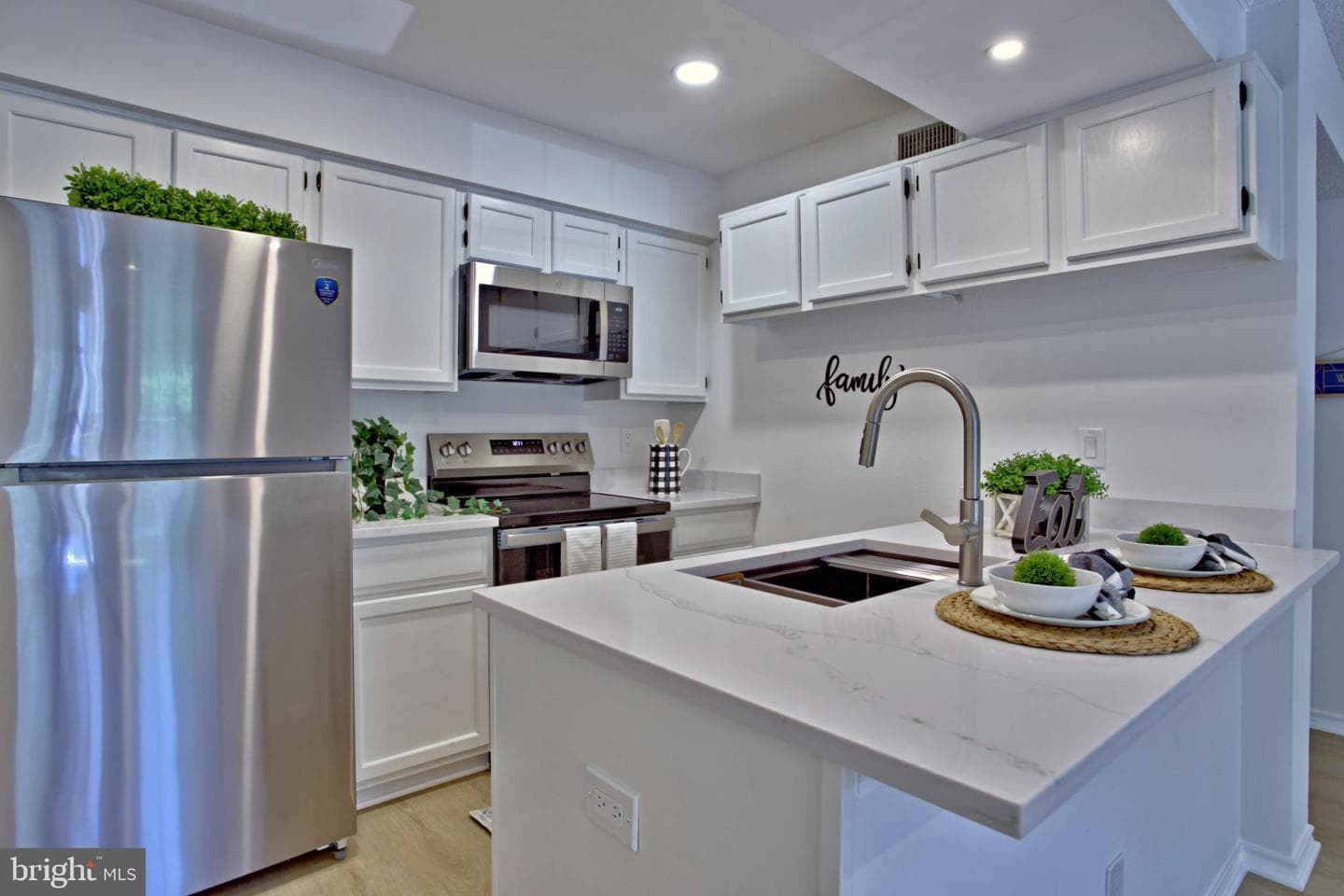 1524 Lincoln Way #211 photo 7