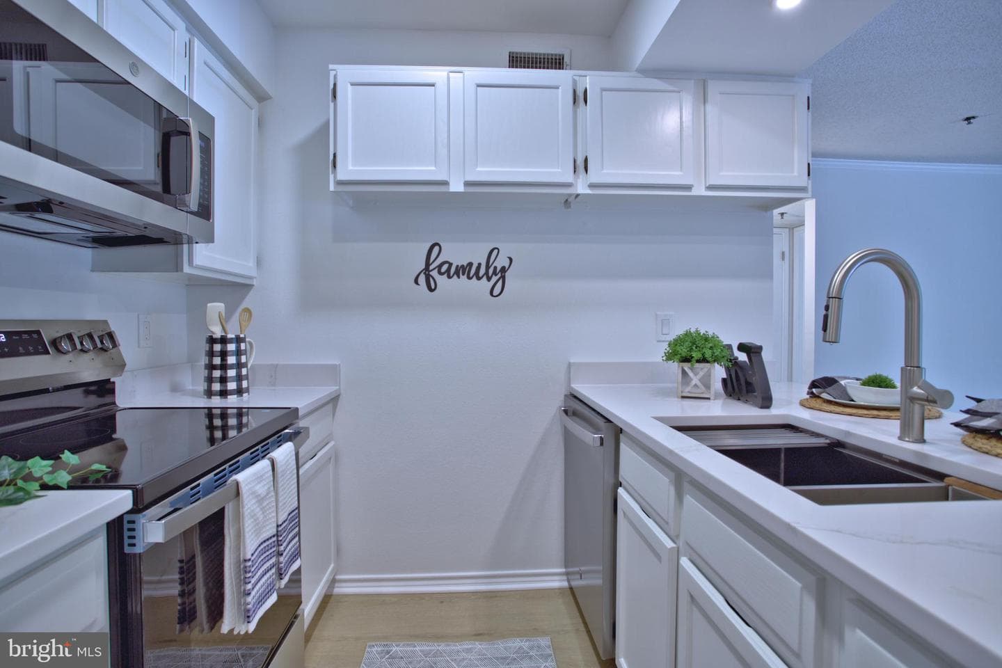 1524 Lincoln Way #211 photo 9