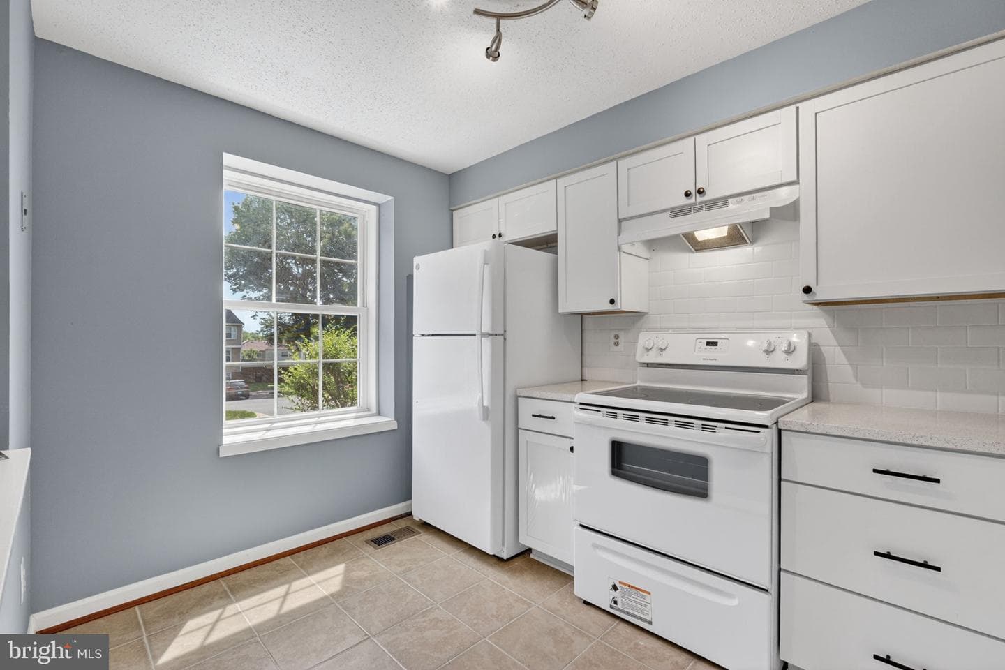 6844 Heatherway Court photo 13