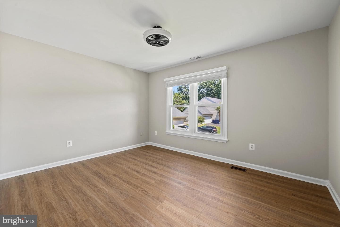 909 Broad Oaks Drive photo 16