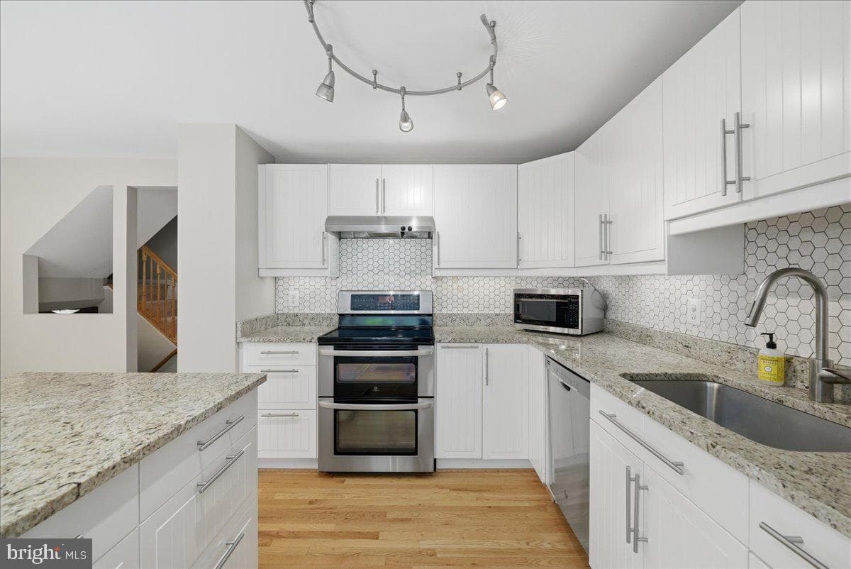6452 Brickleigh Court photo 15