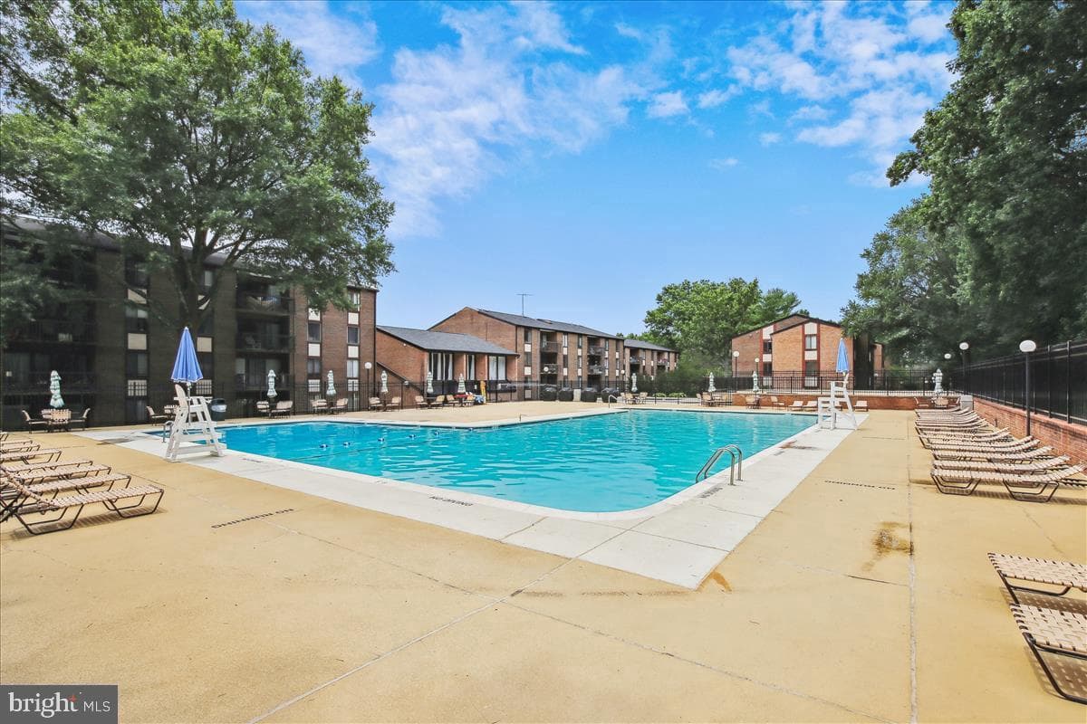 9702 Kingsbridge Drive #302 photo 23