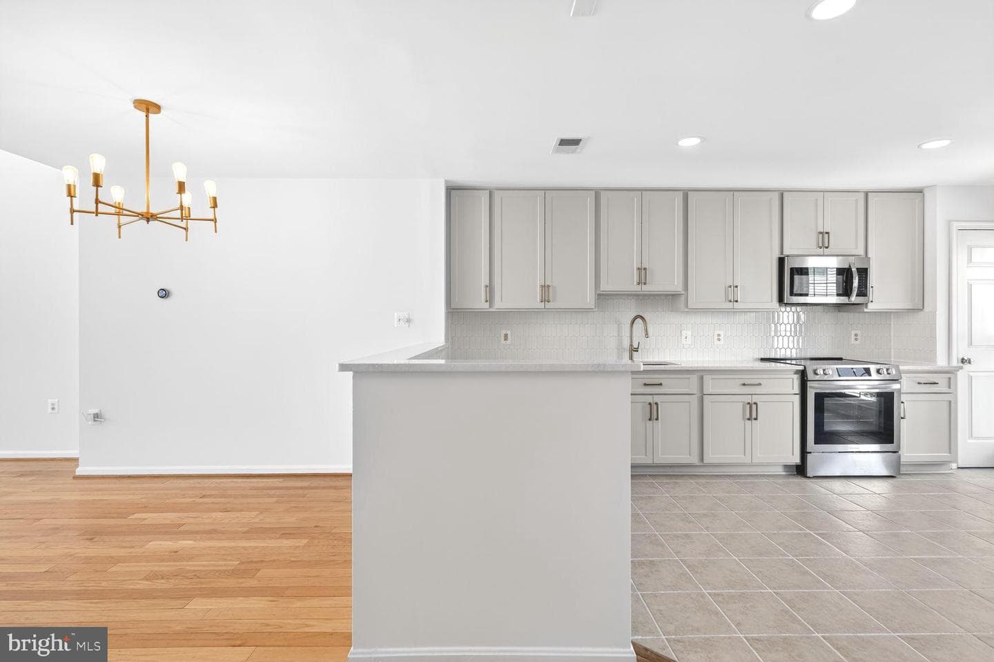 7025 Bentley Mill Place photo 10