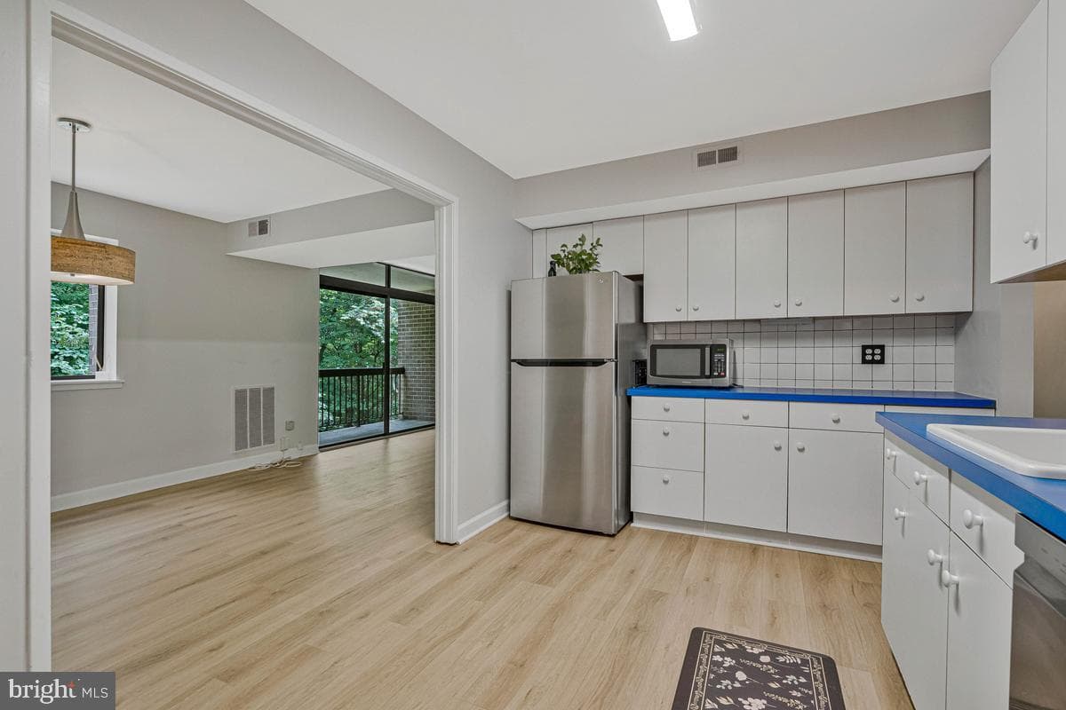 1663 Parkcrest Circle #200 photo 17