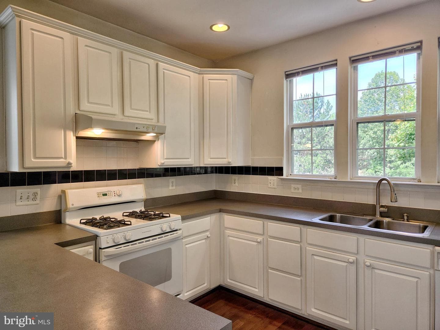 13906 Gothic Drive photo 15