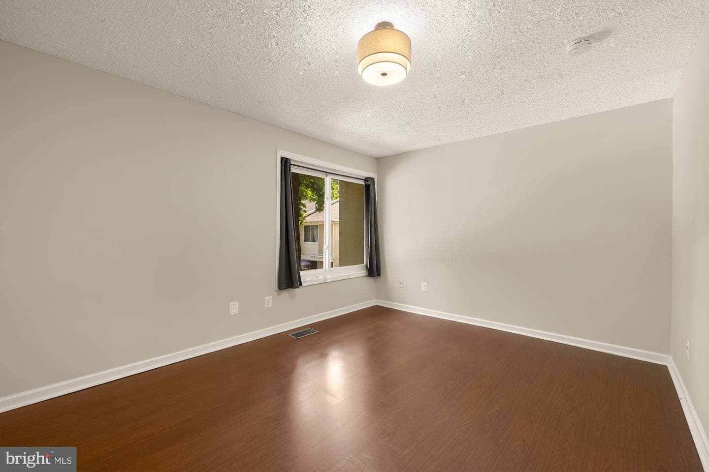2240 Southgate Square photo 10
