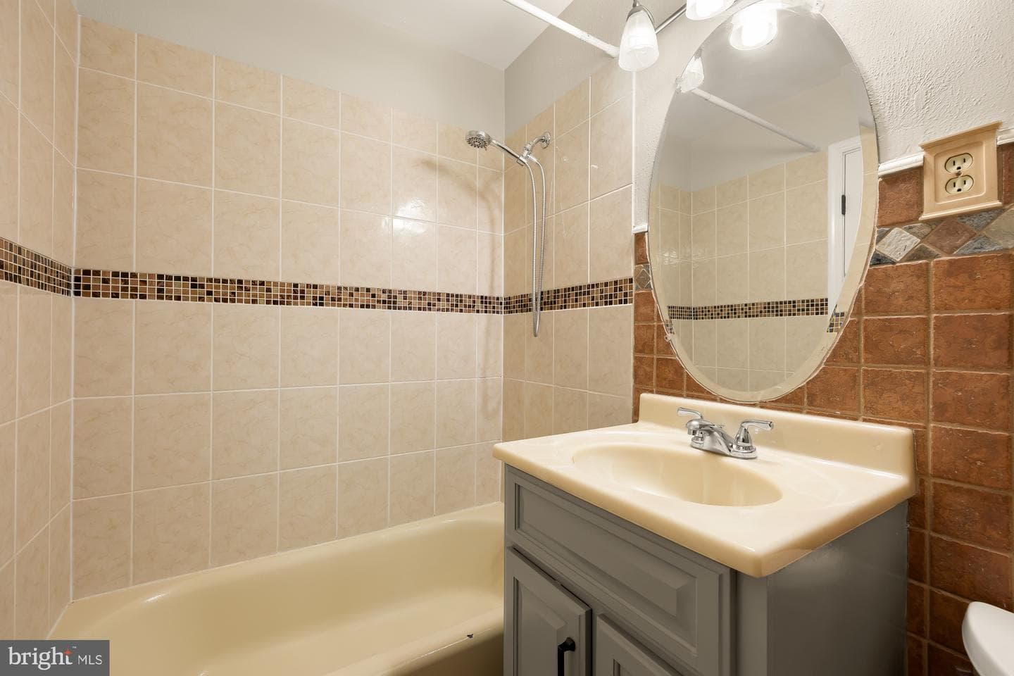 2240 Southgate Square photo 12