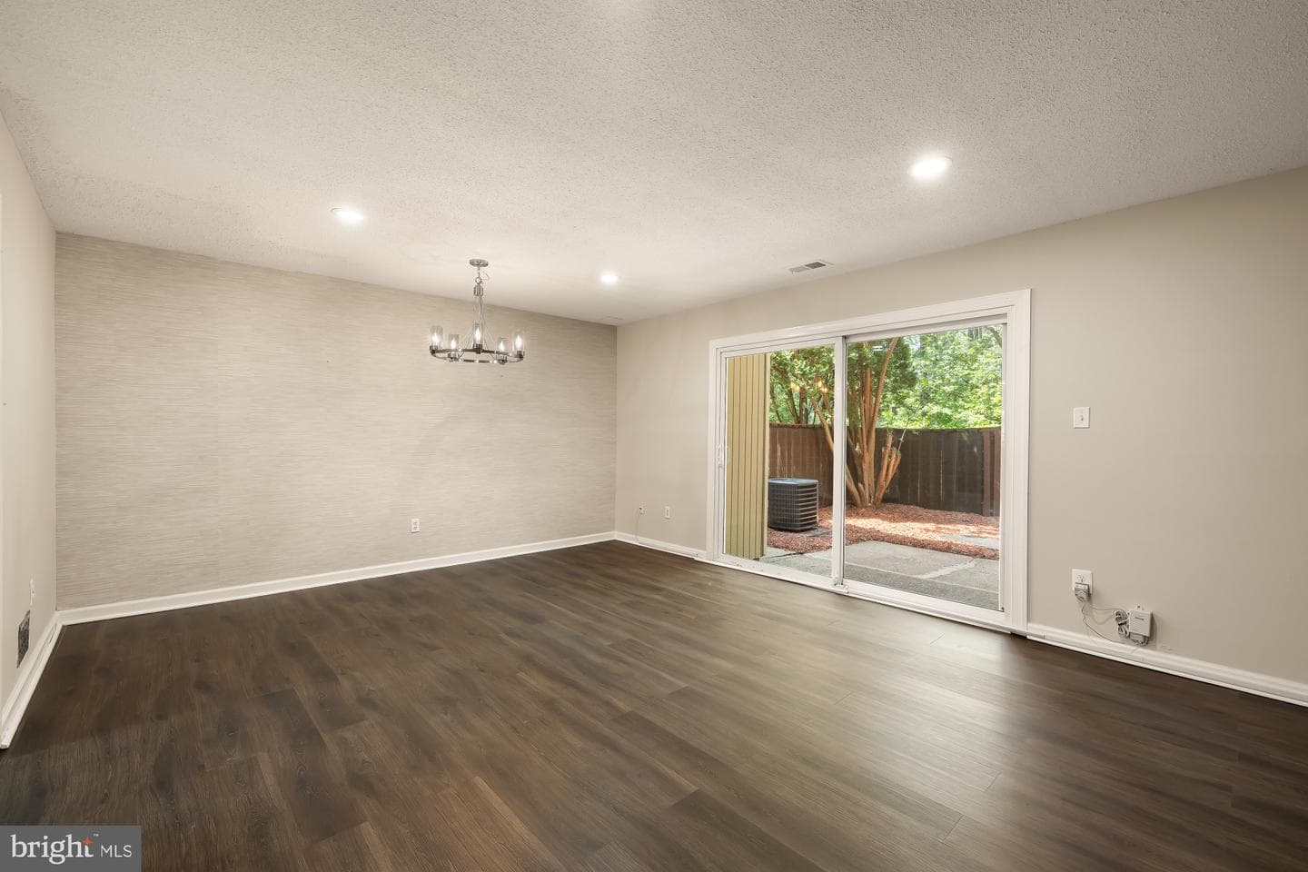 2240 Southgate Square photo 6