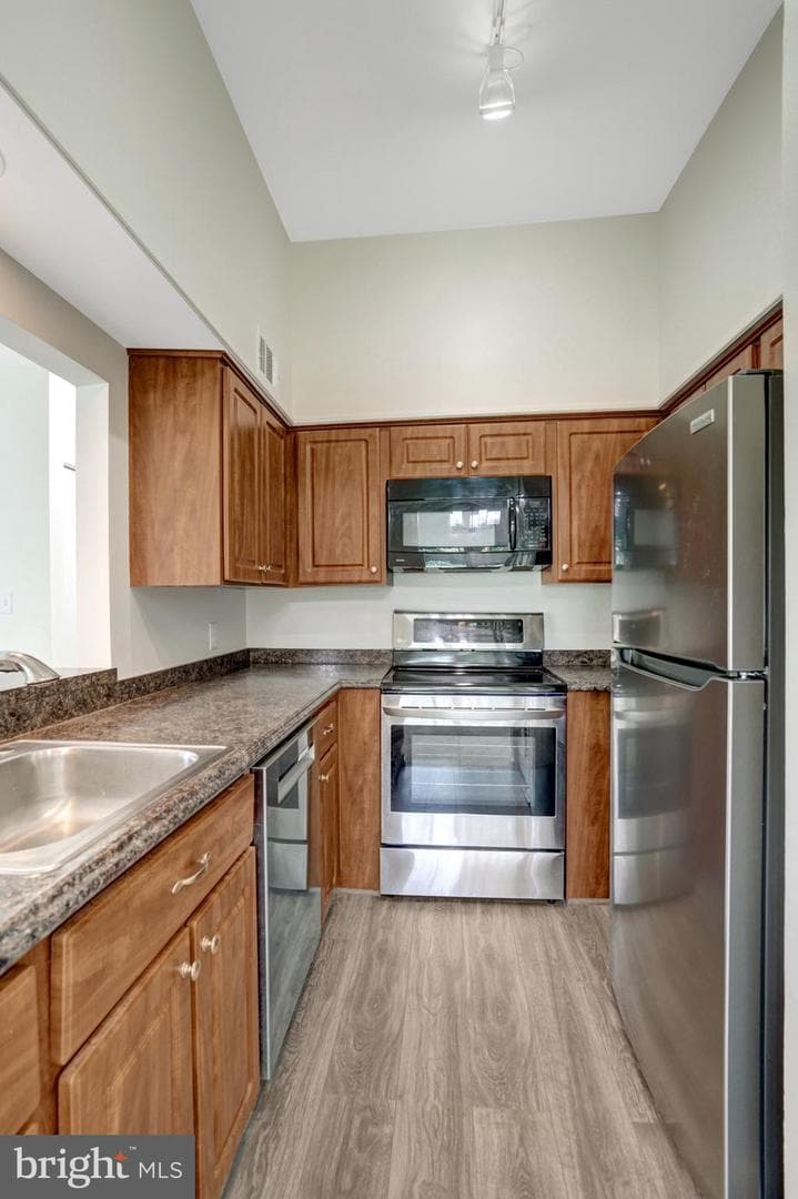3152 Covewood Court #N photo 9