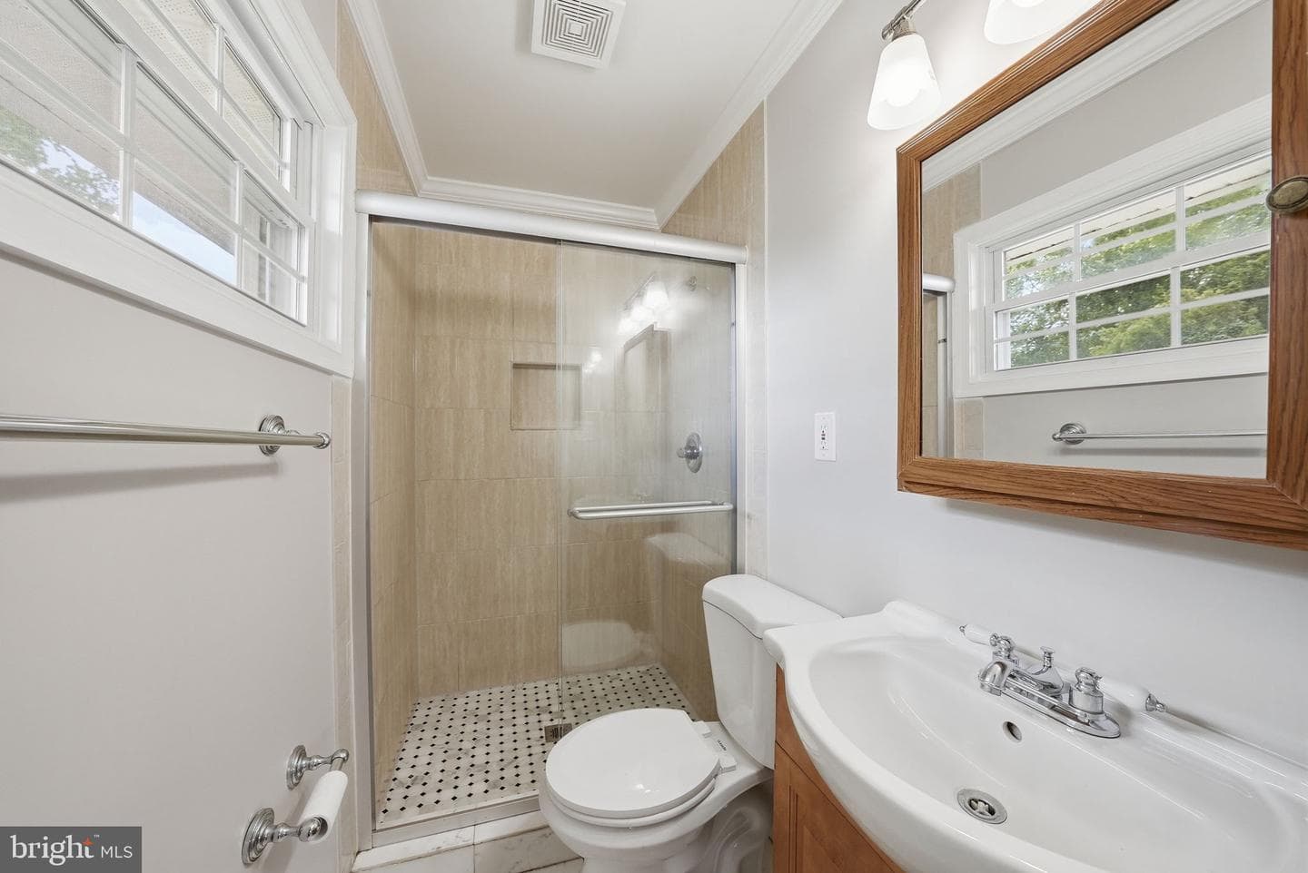 7612 Mahoney Drive photo 15