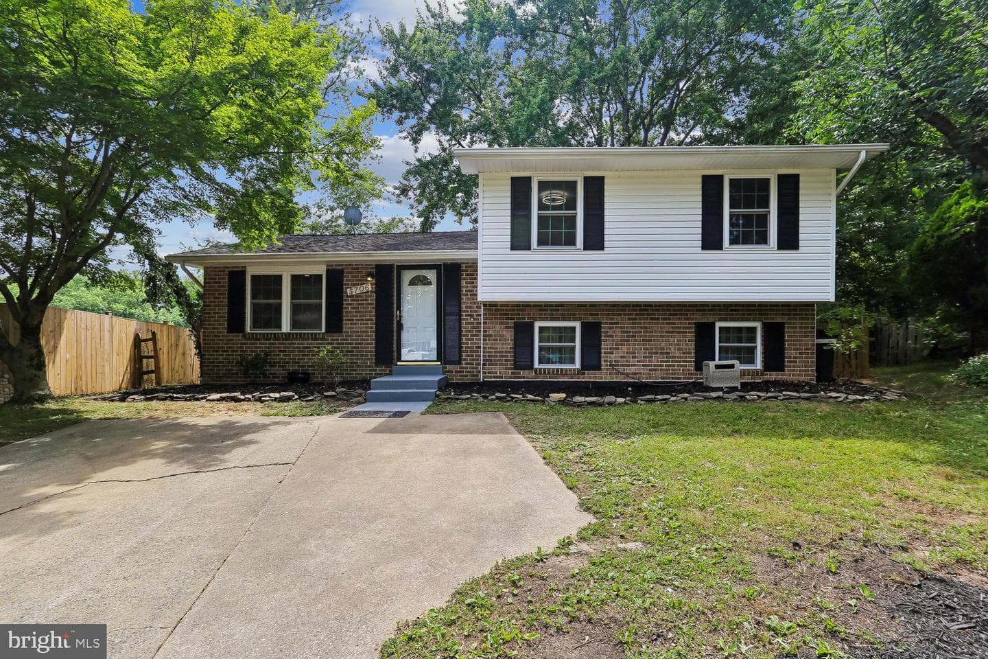 5706 Oak Apple Court, Burke