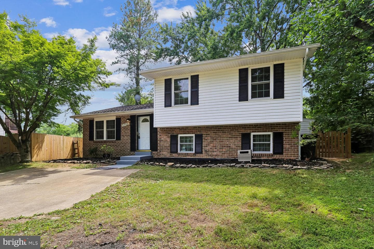 5706 Oak Apple Court photo 3