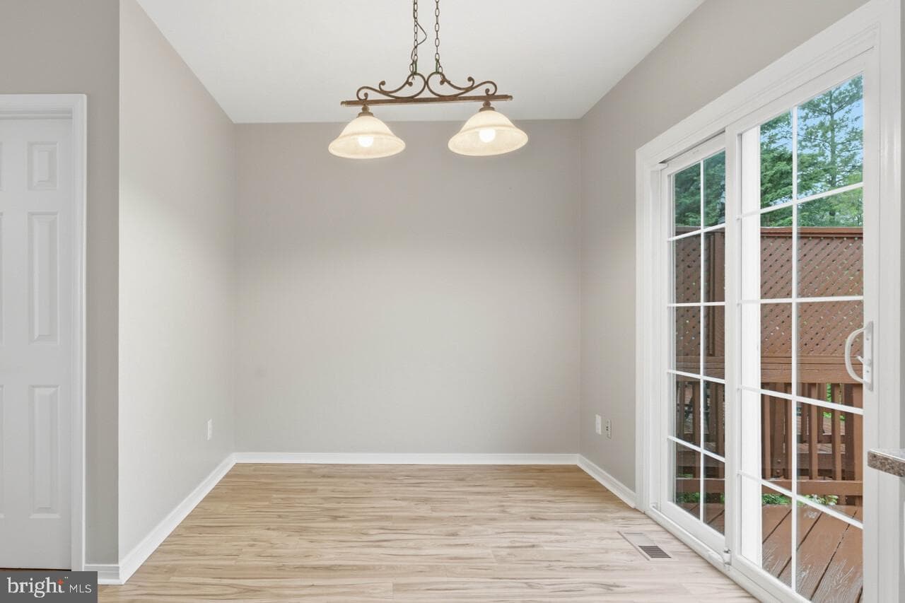 7035 Kings Manor Drive photo 19