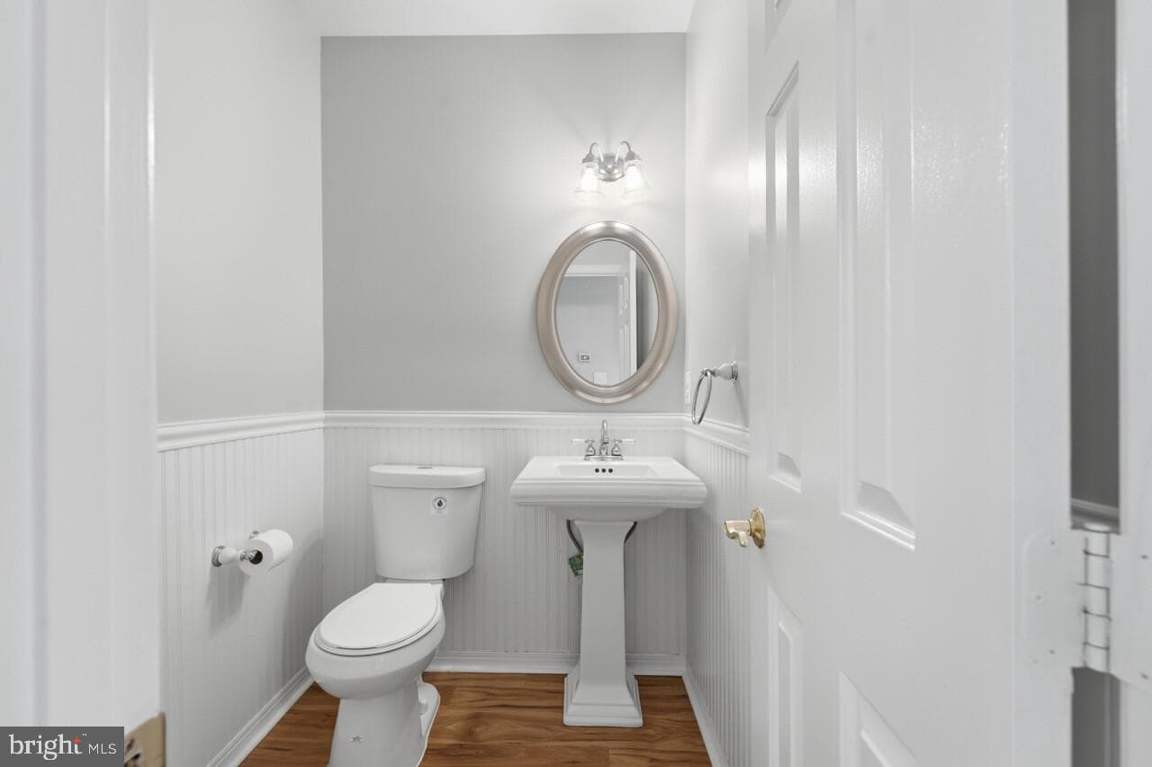 7035 Kings Manor Drive photo 23