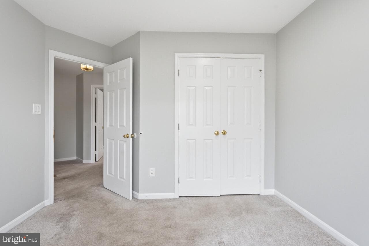 7035 Kings Manor Drive photo 28