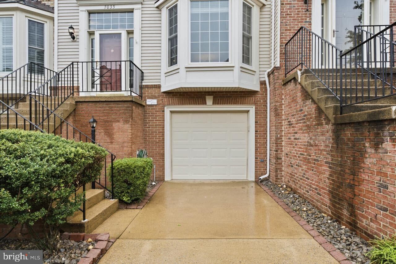 7035 Kings Manor Drive photo 4