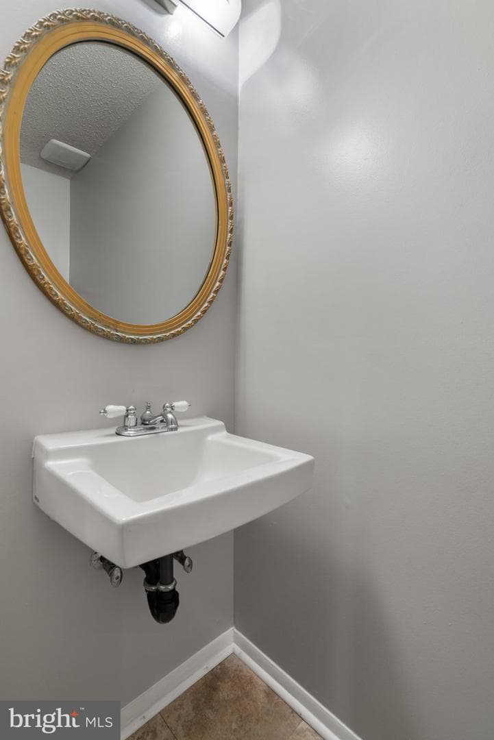 8164 Curving Creek Court photo 26