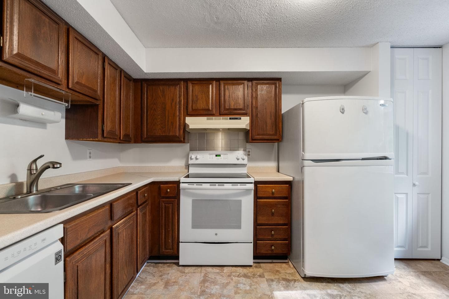 8164 Curving Creek Court photo 7