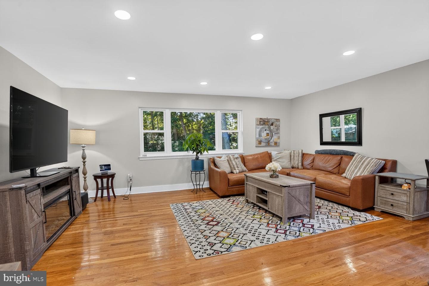 5010 Gainsborough Drive photo 10