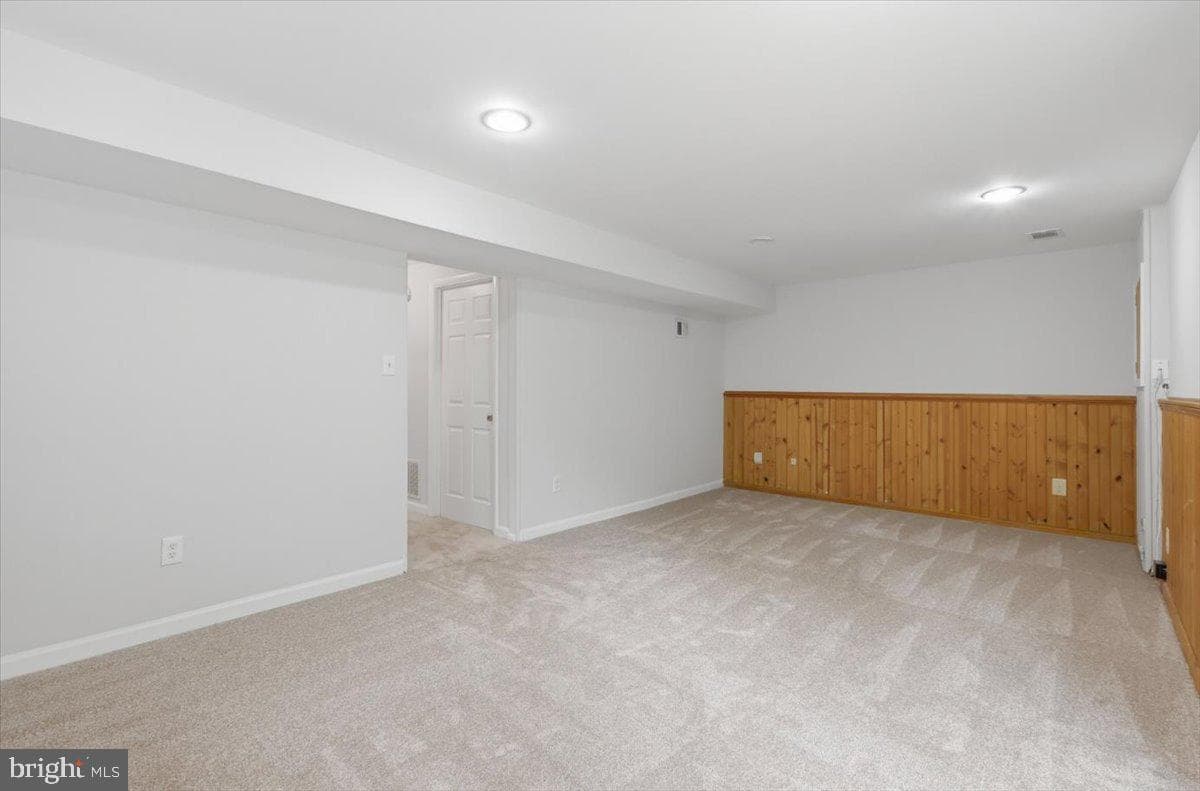 5526 Hollins Lane photo 12