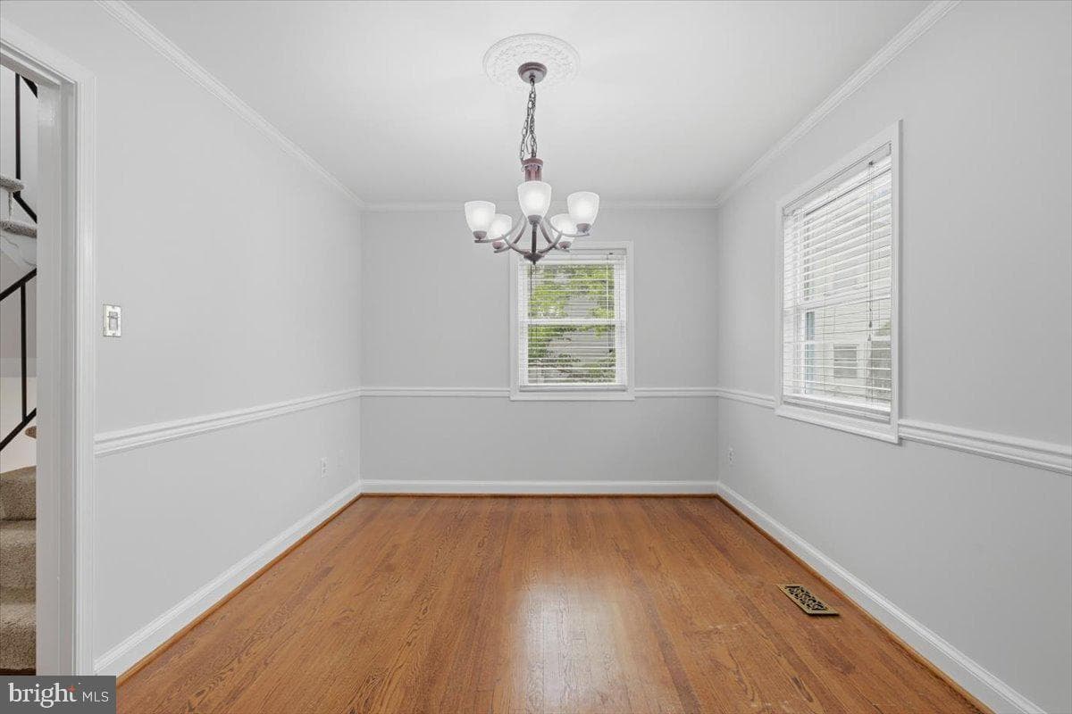 5526 Hollins Lane photo 19