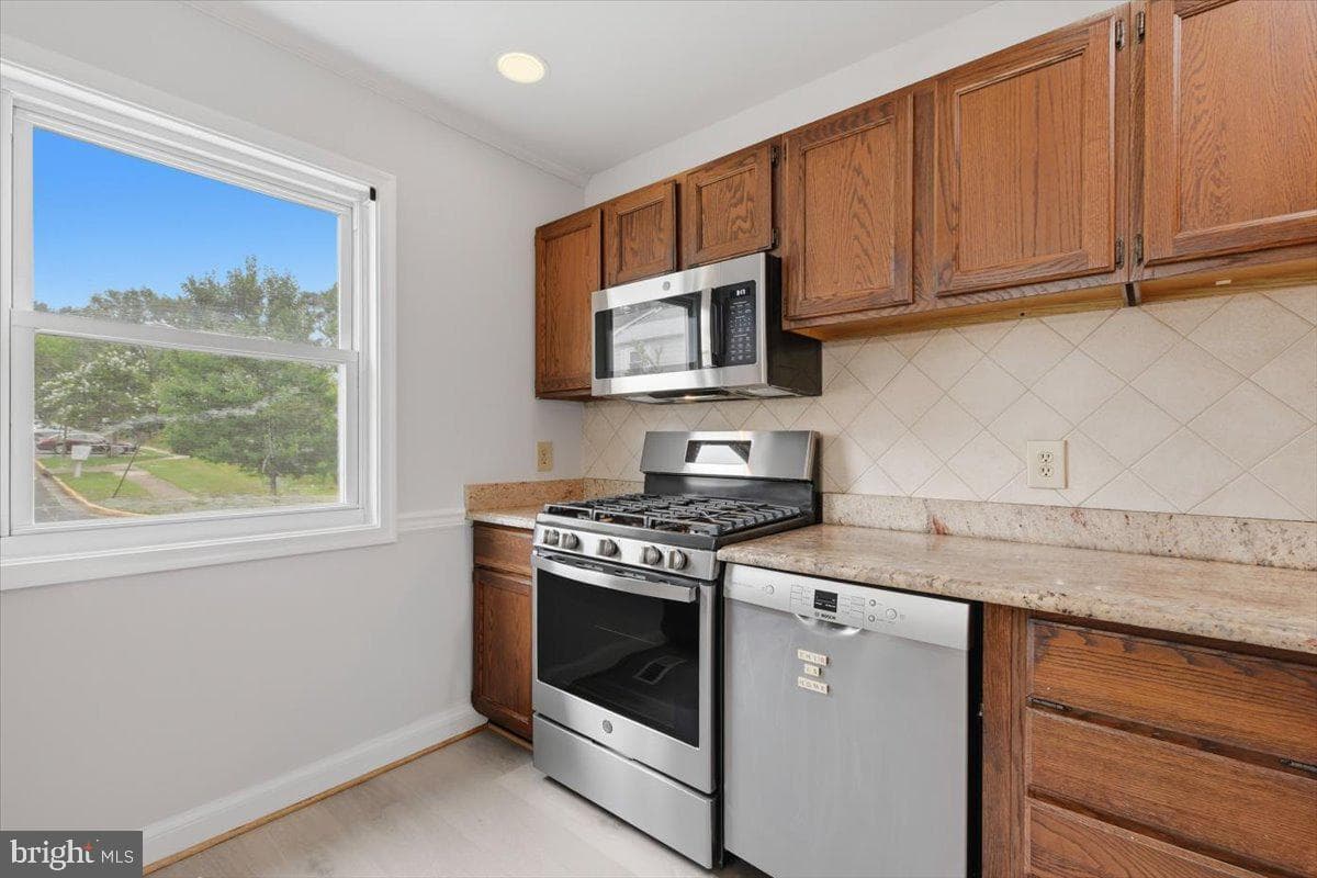 5526 Hollins Lane photo 25