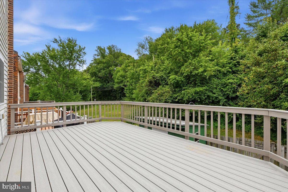 5526 Hollins Lane photo 5