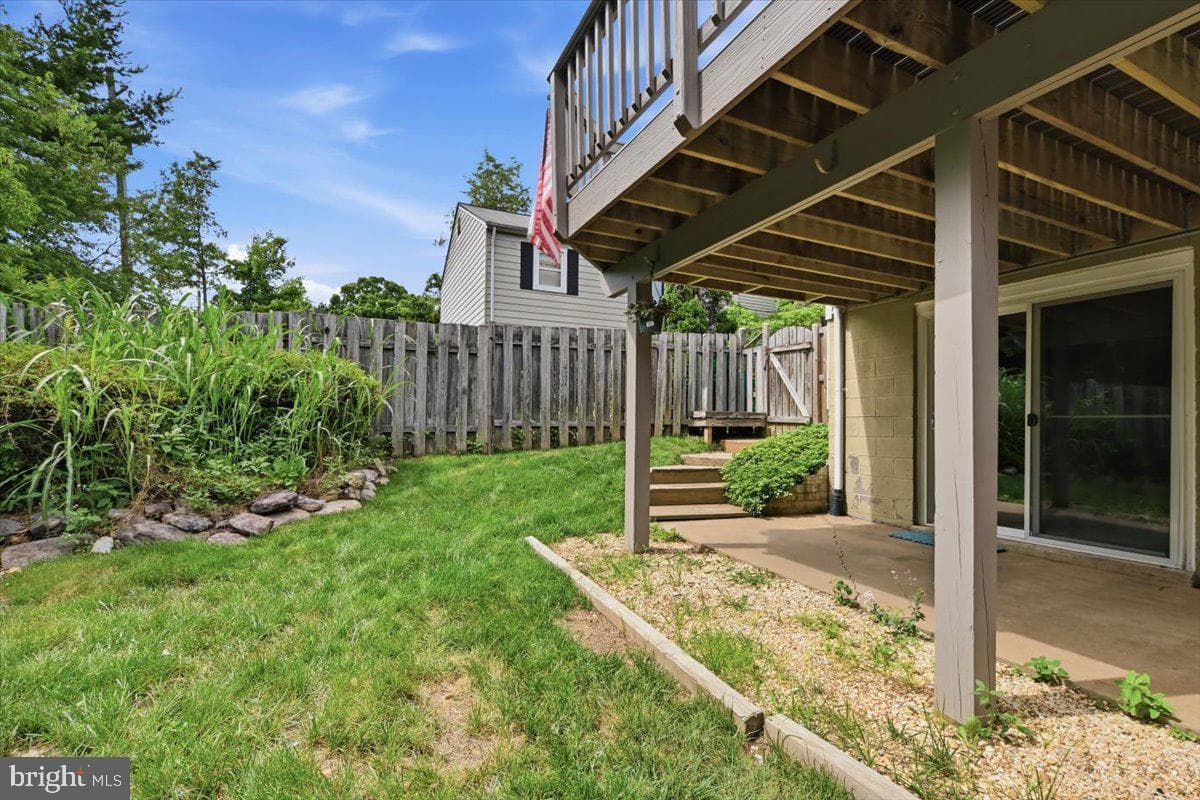 5526 Hollins Lane photo 9
