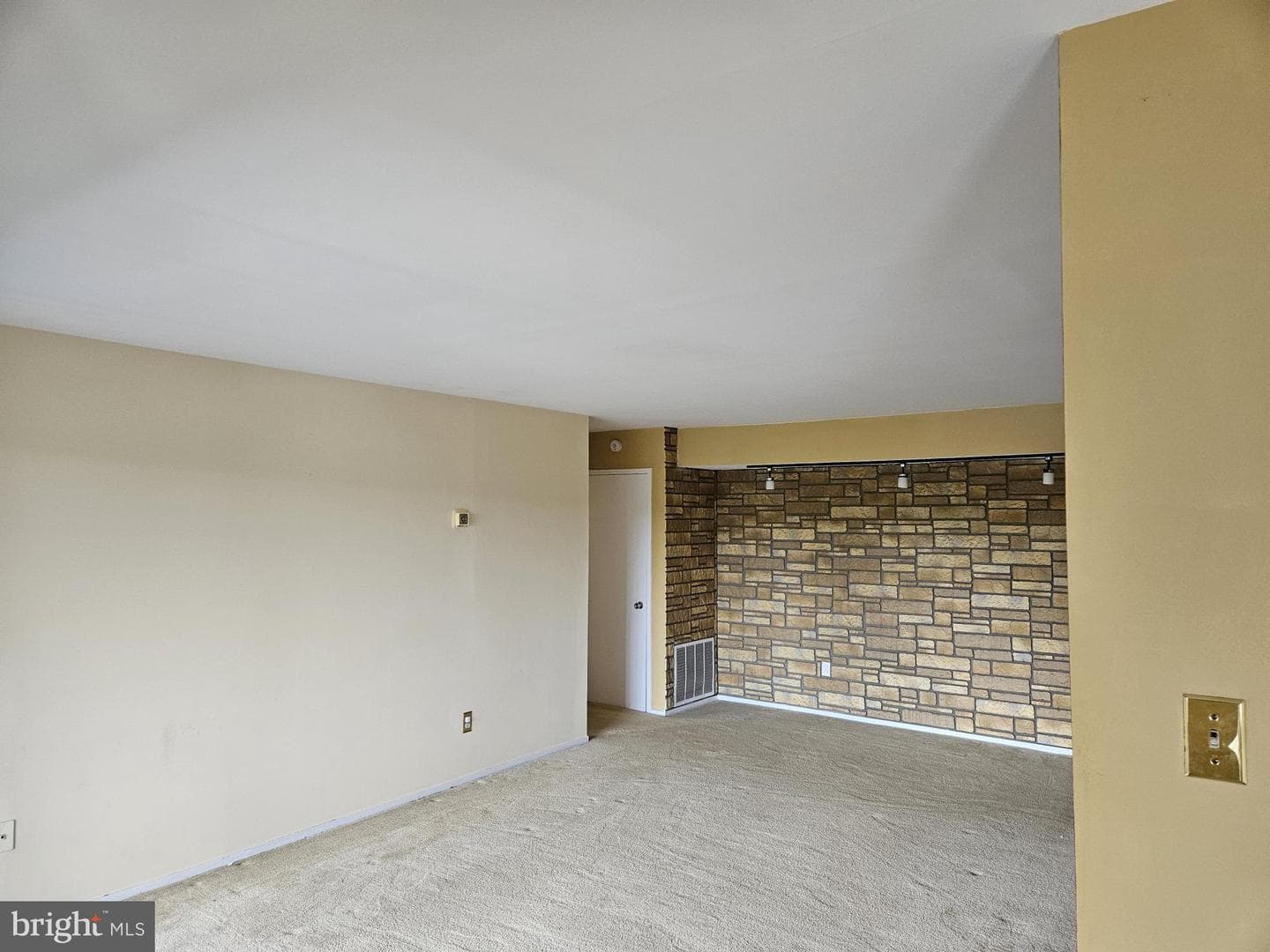 511 Florida Ave # 201 photo 4