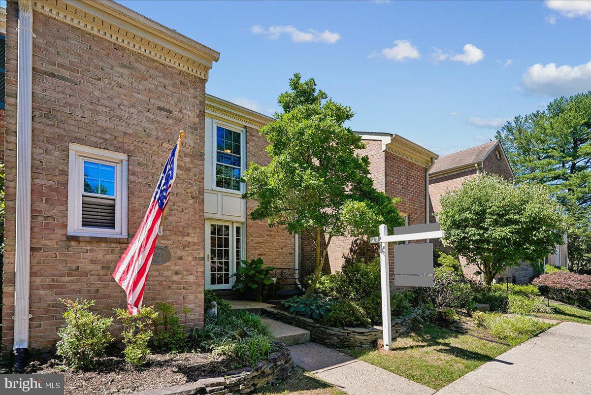 2087 Hopewood Drive photo 2