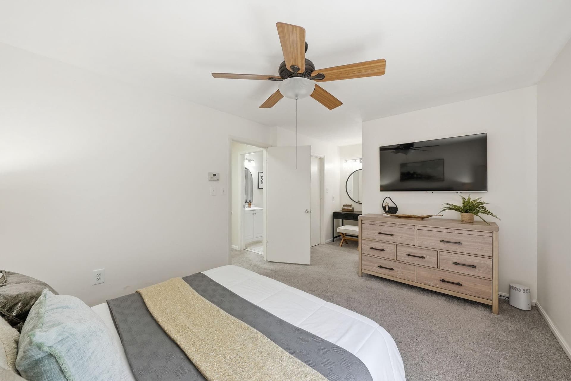 10243 Roberts Common Lane photo 13
