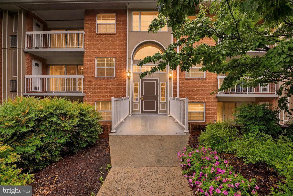 1923 Wilson Lane #201, Mclean