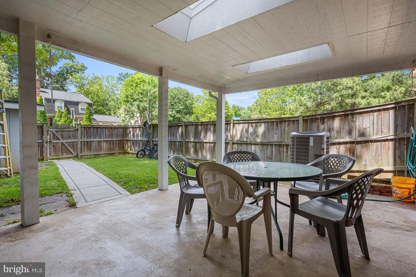 300 Holly Court photo 32