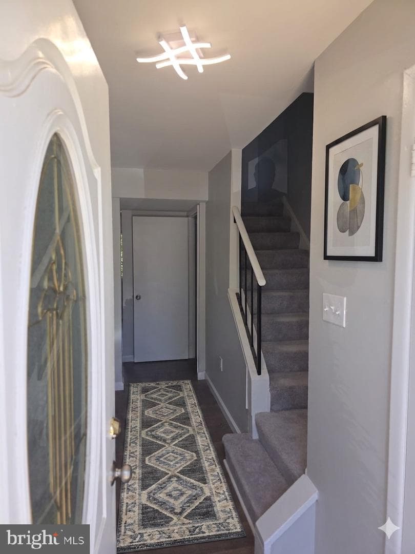 1016 Saber Ln, Herndon