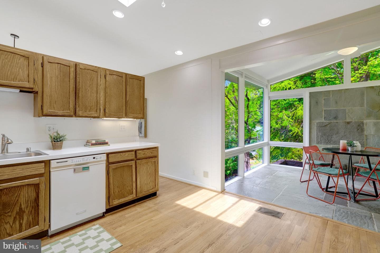 7413 Rebecca Drive photo 15