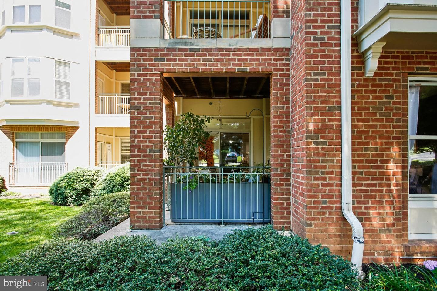 1855 Stratford Park Place #103 photo 39