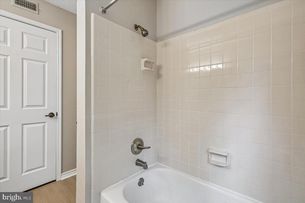1530 Lincoln Way #203a photo 24
